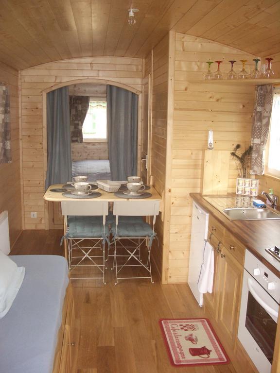 La Ferme Du Chauchix Hotell Lamballe Rum bild